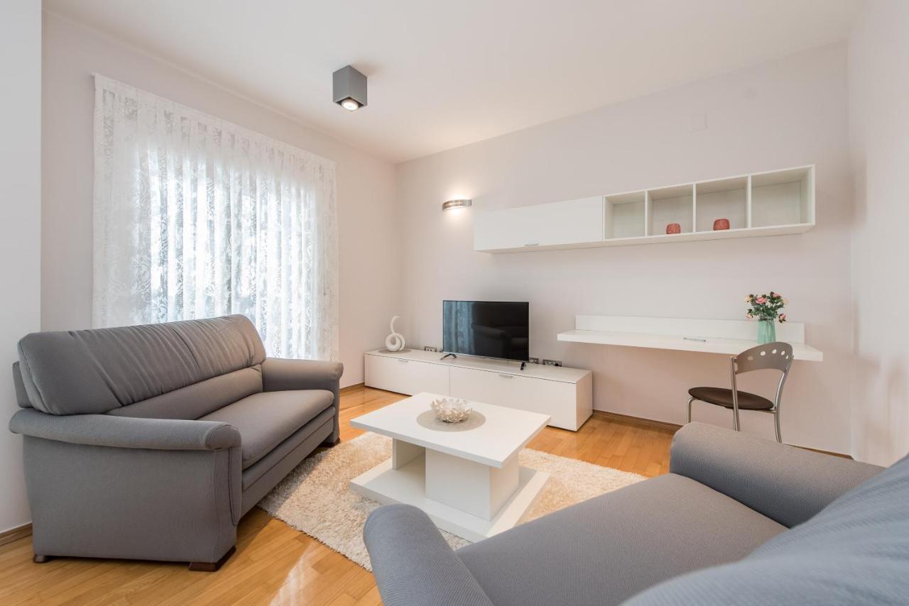 Apartamento Pool Terrace Sea View Sarkic Novalja Exterior foto