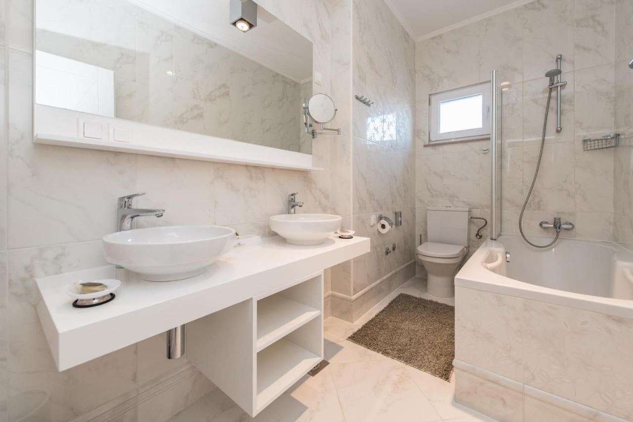 Apartamento Pool Terrace Sea View Sarkic Novalja Exterior foto