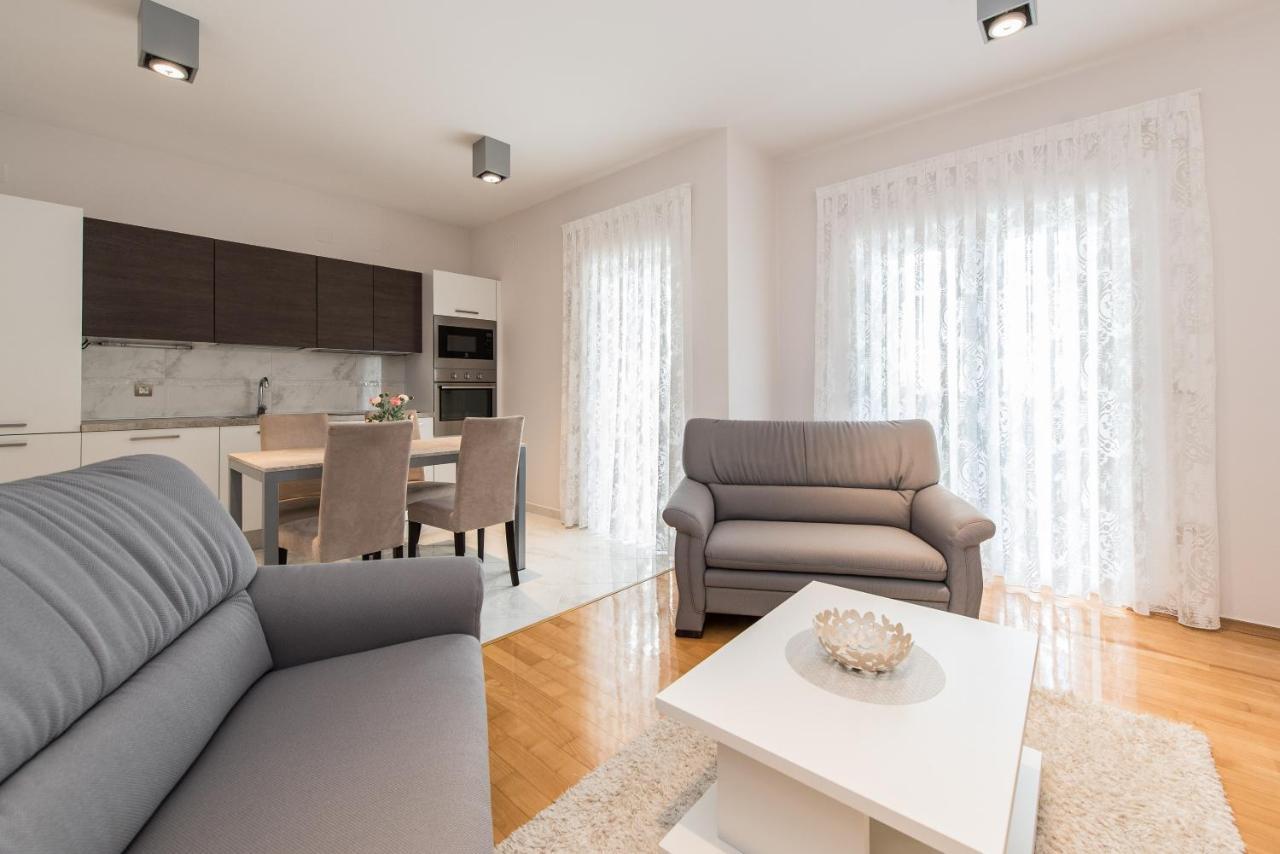 Apartamento Pool Terrace Sea View Sarkic Novalja Exterior foto