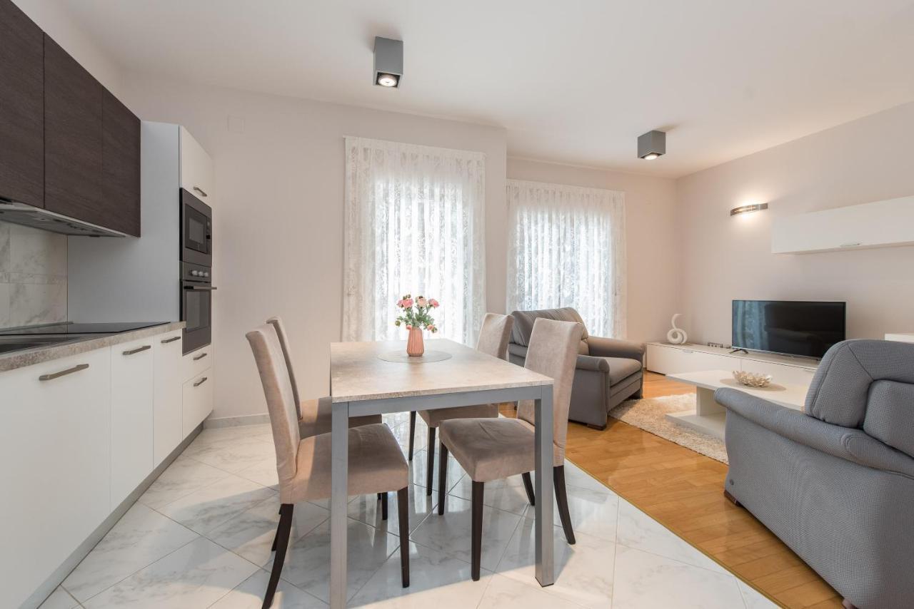 Apartamento Pool Terrace Sea View Sarkic Novalja Exterior foto